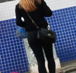 Loirinha gostosa na rua