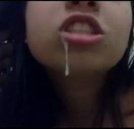 Novinha tomando o leitinho do namorado. | tv novinhas