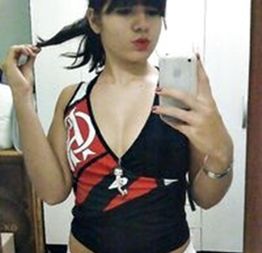 Fotos amadoras da flamenguista safadinha tirou nudes em frente do espelho