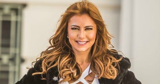 Simone soares pelada na novela o astro