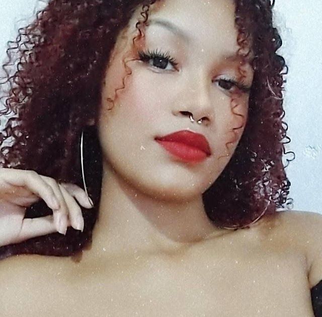 Gata brasileira dos peitos maravilhosos