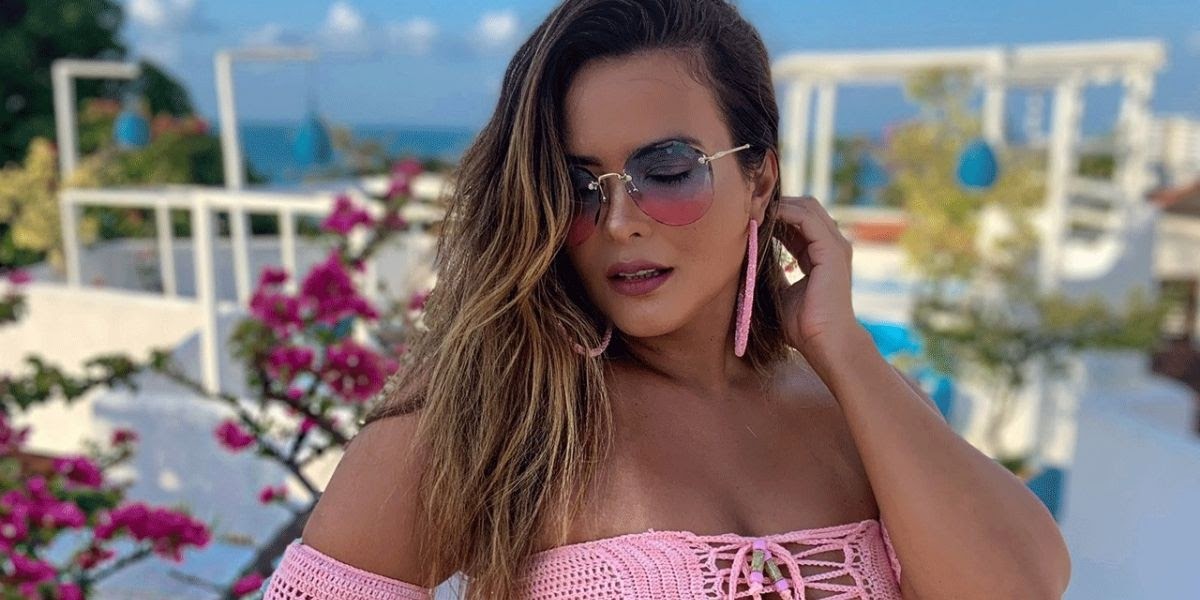 Geisy Arruda tira calcinha, deixa parte frontal à mostra e caminho da felicidade | Fotos das mais gostosas
