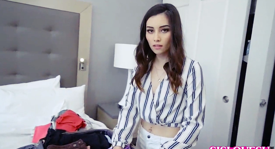 Novinha não resiste e fode gostoso com homem mais velho - Novinha Gostosa Sexo