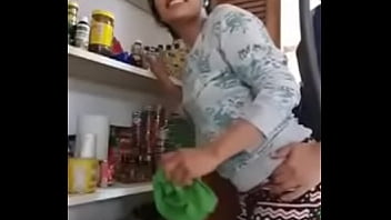 Cachorra mamou rindo escondido pai dela