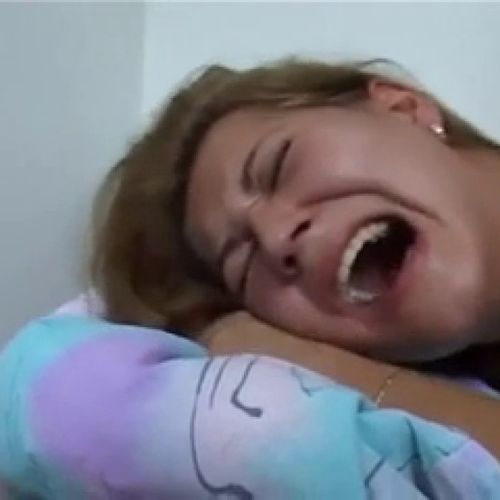 Quando a pica entra no cu ela grita