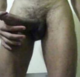 Vídeo gay gratis ? Muleke roludo ? Batendo punheta na cam.