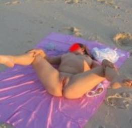 Flamenguista nua na praia