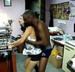 Corno compartilhando a esposa safada