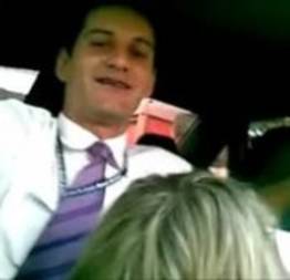 Boquete para colega de trabalho no carro em horario de almoço