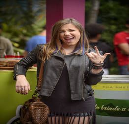 Novinha de malhação seios e cenas quentes em filme