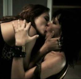 Letícia colin em cena lésbica de sexo em mandrake
