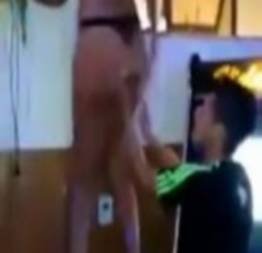 Linda gatinha fazendo alegria da molecada safada |novinha nua |