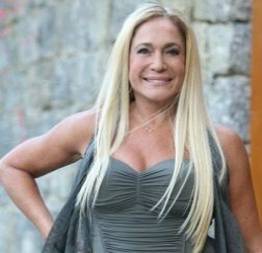 Susana vieira pagando peitinho em novela