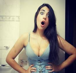 Novinha deliciosa de peitos maravilhosos vavou na net com tudo