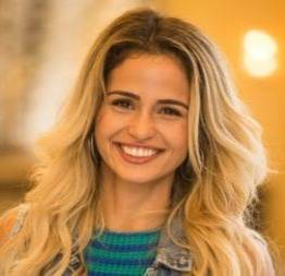 Nanda costa mostrando os peitos em cena de sexo na série entre irmãs