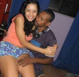 Padrasto tirando a virgindade anal da enteada