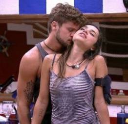 Breno batendo siririca em paula no bbb 18