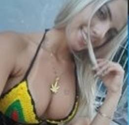 NXvideo novinha se masturbando com as pernas abertas mostrando sua buceta rosinha