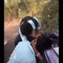 Deram carona a colegial parou no caminho deram uns pegas nela