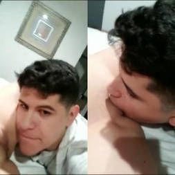 Moleque cabaço chupando uma buceta pela primeira vez