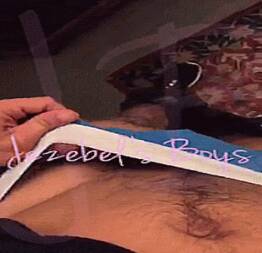 Tyler Posey mostrando o pau na cueca