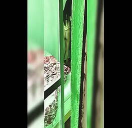 Espiando a mi prima saliéndose de baÑar se estaba vistiendo fui a la casa de mis tÍos