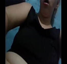Putinha thati batendo siririca3